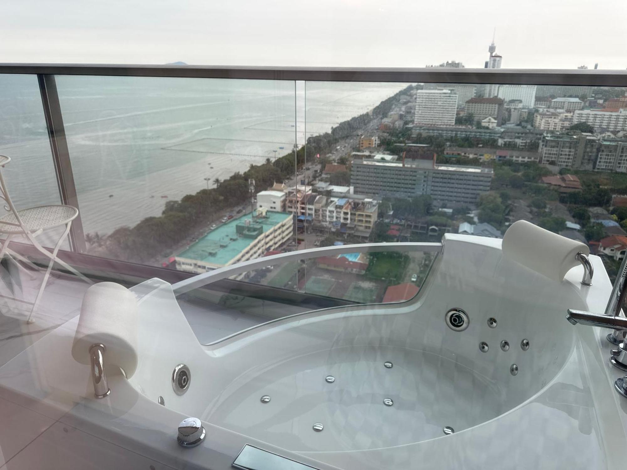 Copacabana Beach Jomtien 科帕卡巴纳海乔木提安海滩毗邻乔木提安夜市 Esterno foto