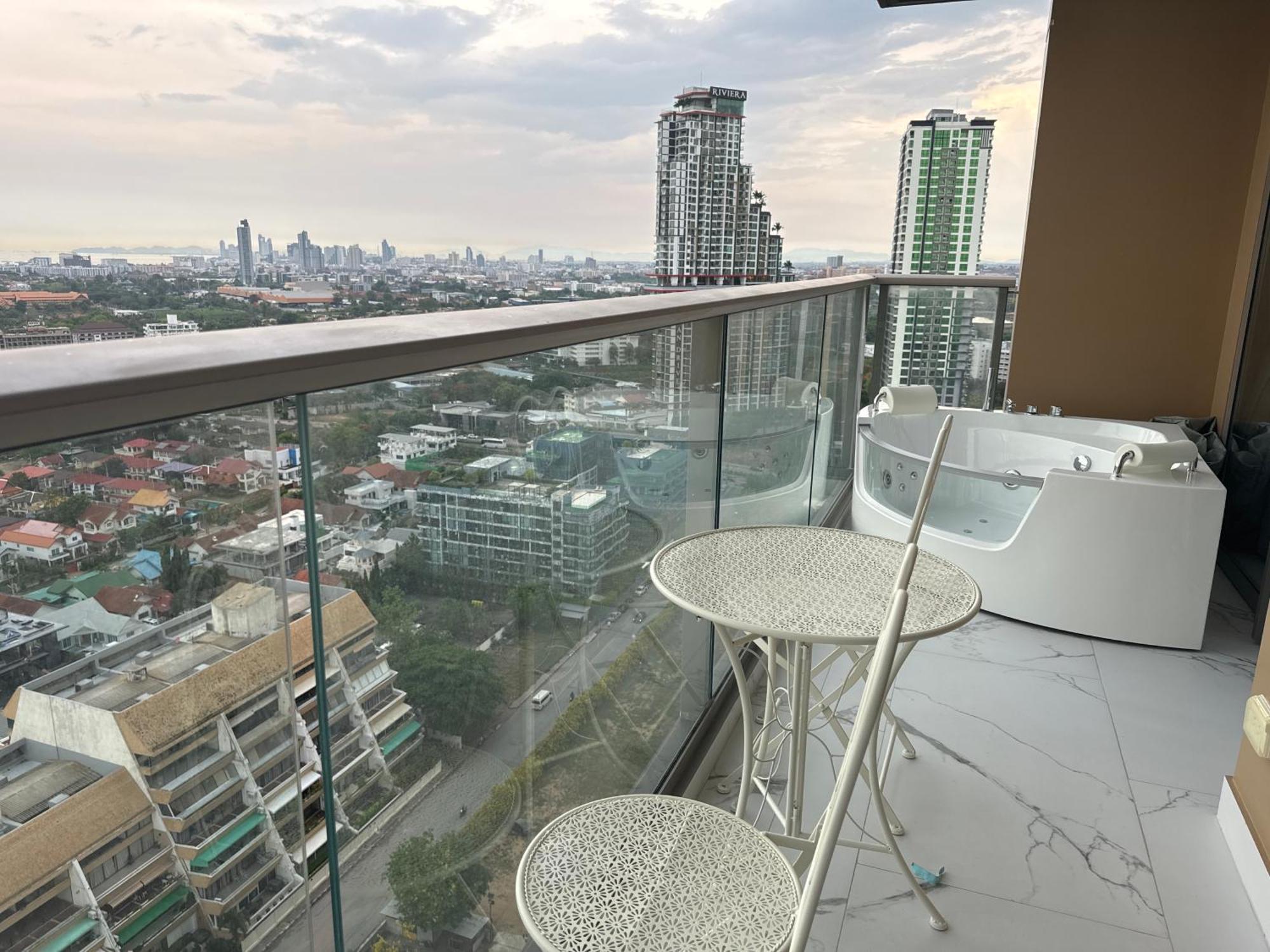 Copacabana Beach Jomtien 科帕卡巴纳海乔木提安海滩毗邻乔木提安夜市 Esterno foto